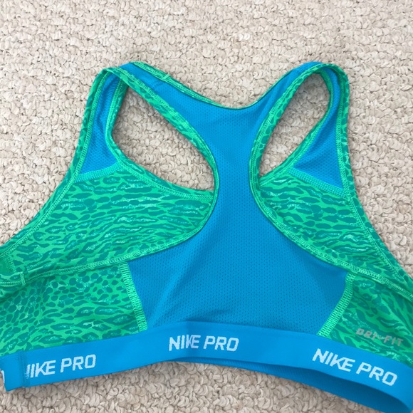 nike sports bra - Picture 3 of 3